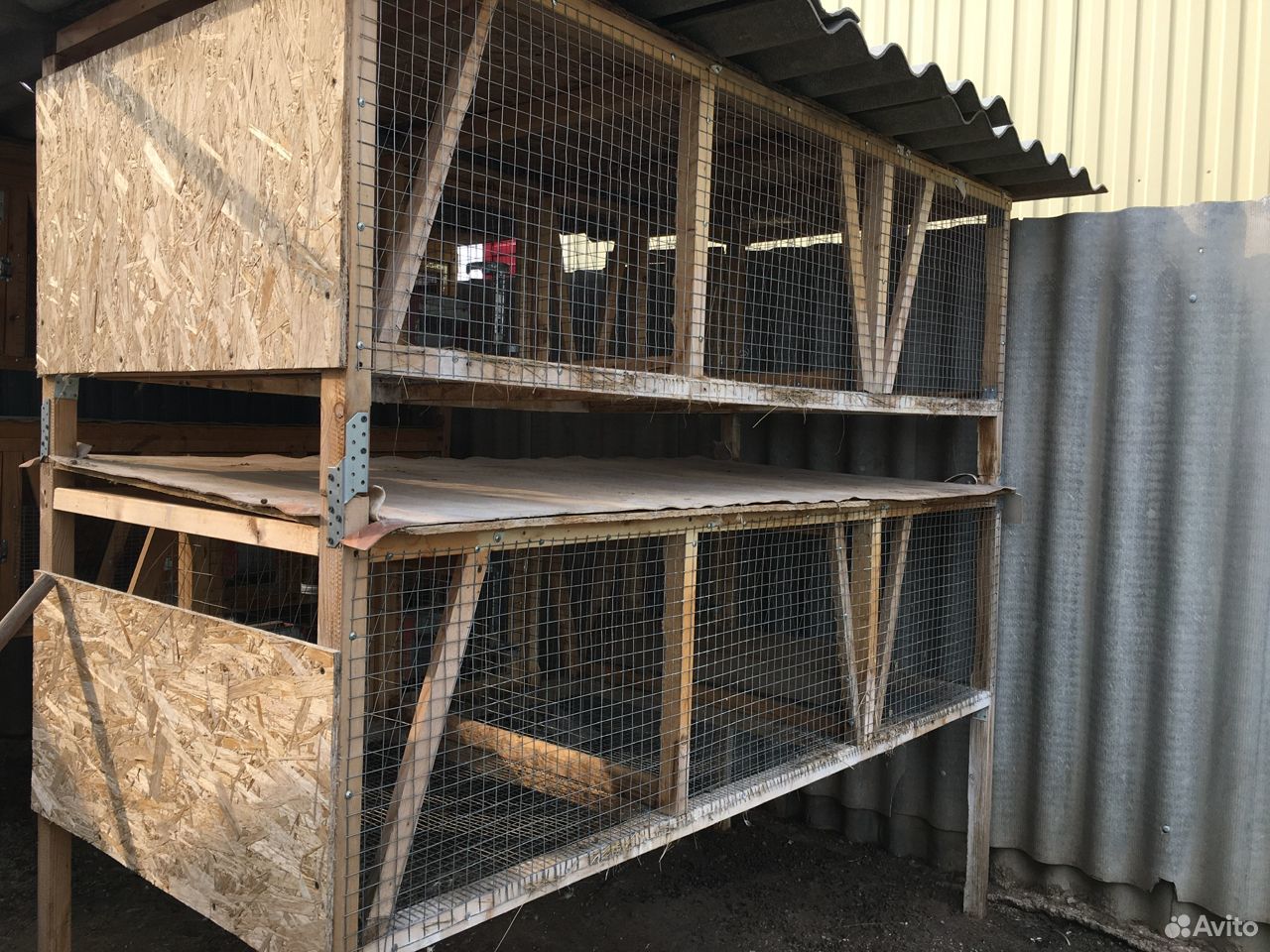 Двухэтажная клетка для кролика. Кроличья клетка с маточником. Ярусные клетки для кроликов. Двухъярусные клетки. Клетка для кошек двухуровневая.