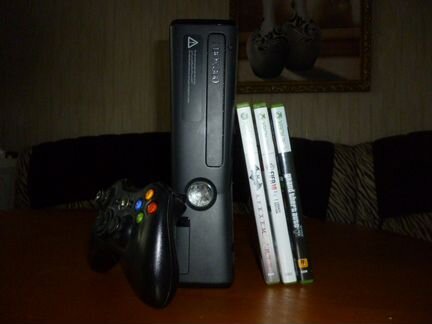 Xbox 360 + 4 игры