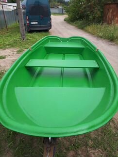 Продаю пластиковую лодку
