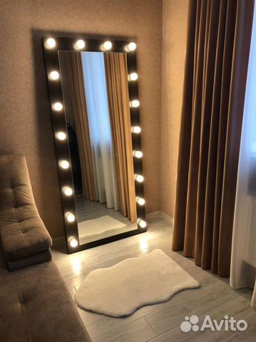 Зеркало с лампами