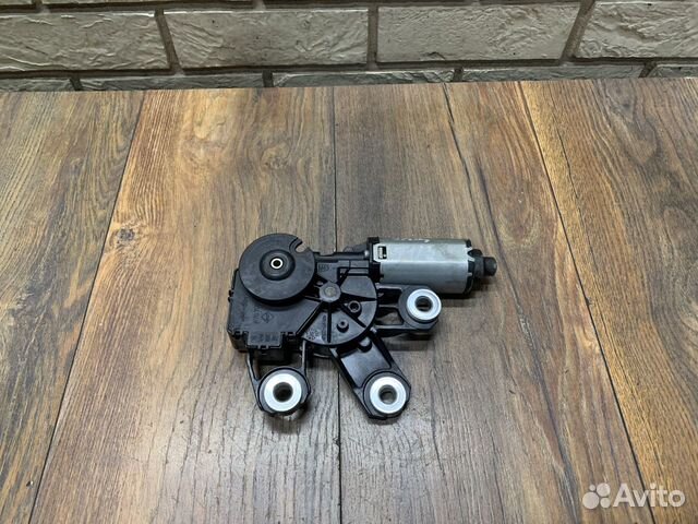 VW Touareg 1й Моторчик стеклоочистителя задний