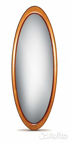 Зеркало в деревянной оправе