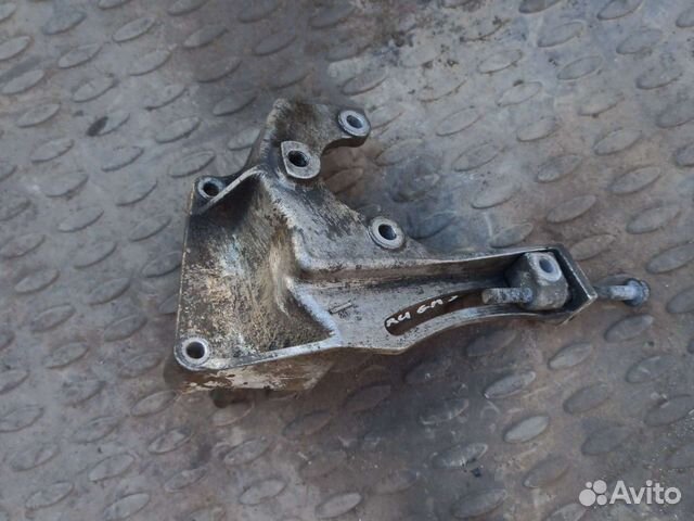 Кронштейн насоса гур Subaru Impreza GH3