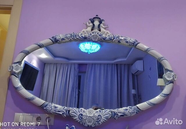 Зеркало в фарфоровой раме гжель