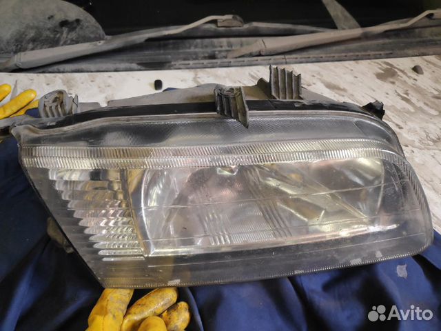 Фара NIssan sunny передняя