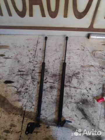 Амортизатор багажника Mazda 3