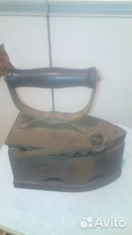 Старинный утюг на углях