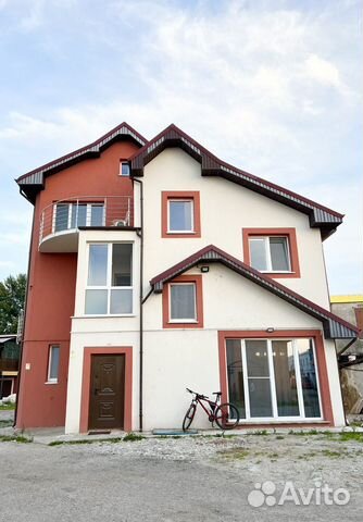 

Дом 280 м² на участке 1 сот.