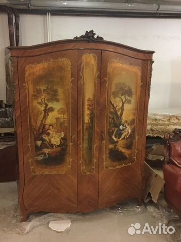Шкаф старинный с ручной росписью— фотография №1