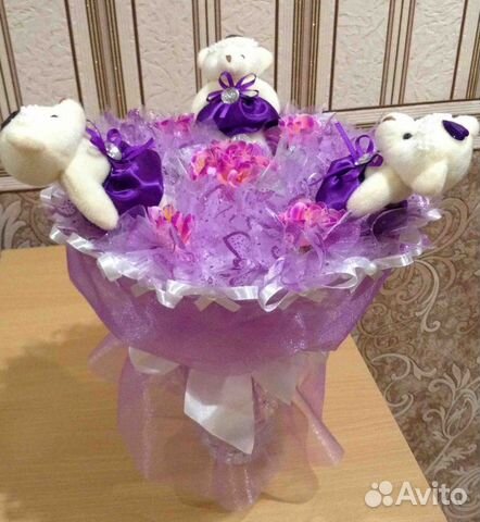 Букет из роз и мишек сиреневого цвета