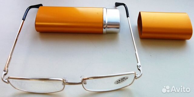 Готовые Очки +4,0 PD 62-64 с Золотистым Футляром Готовые Очки +4,0 PD 62-64 с Золотистым Футляром