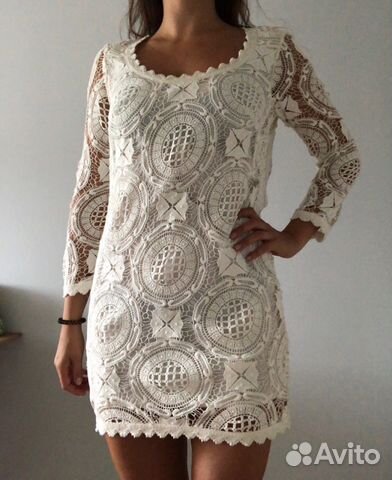 Платье белое с кружевом