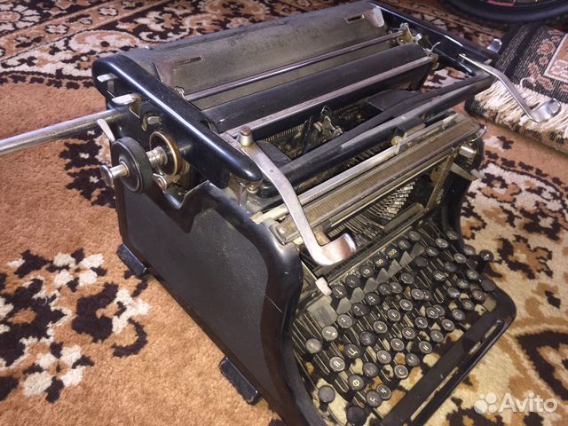 Пишущая машинка Пишущая машинка