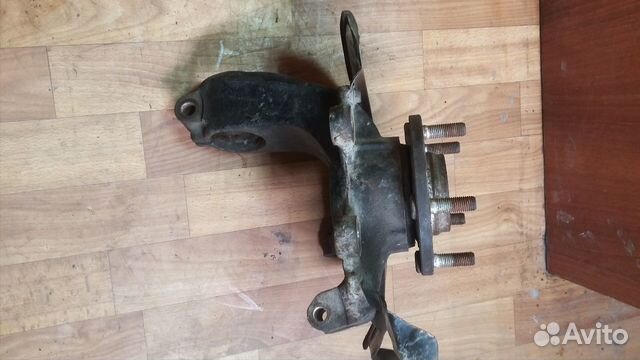 Кулак поворотный левый мазда 3 вк 1.6 L