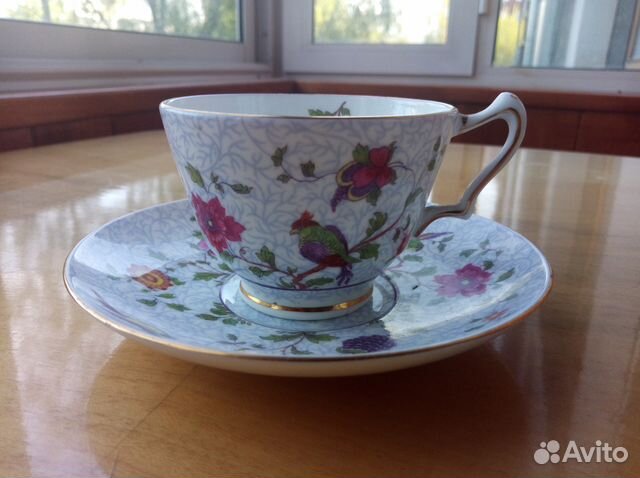 Старинная чашка с блюдцем из английского фарфора