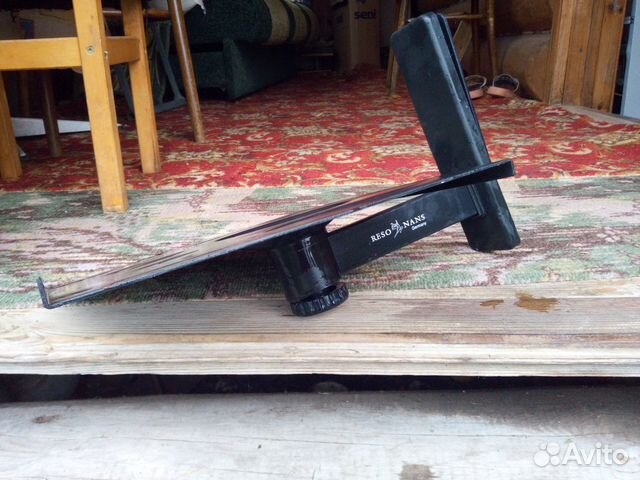 Настенная подставка для телевизора