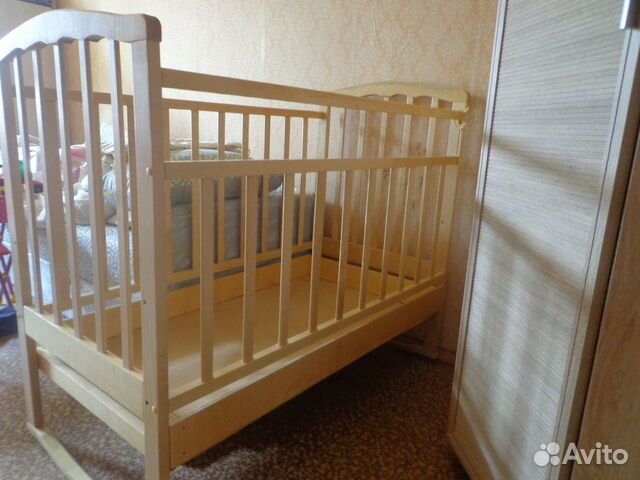 Детская кроватка с маятником, матрас Детская кроватка с маятником, матрас