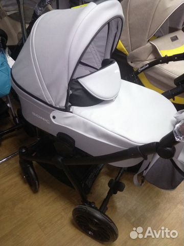 Коляска из экокожи 3 в 1. Новая