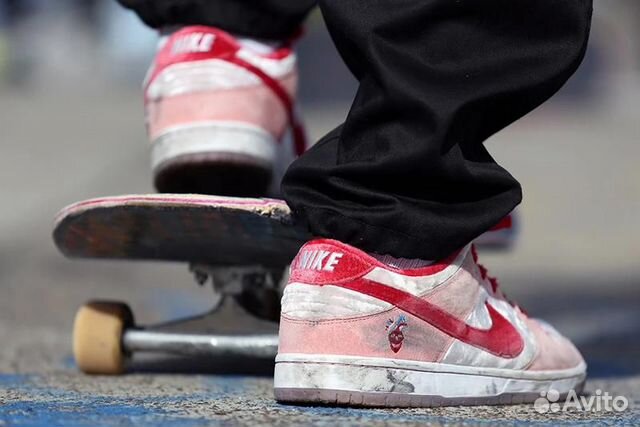 dunk low strange love