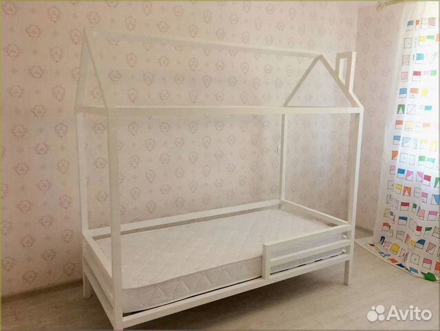 Детская кровать домик из натурального дерева