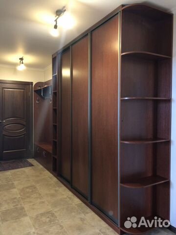 Прихожая и шкаф-купе с зеркалом