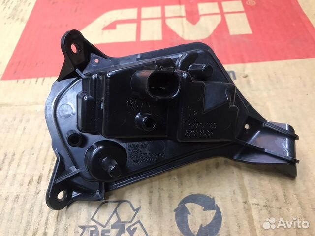 Новый правый поворотник Suzuki Burgman 650 2013-н Новый правый поворотник Suzuki Burgman 650 2013-н