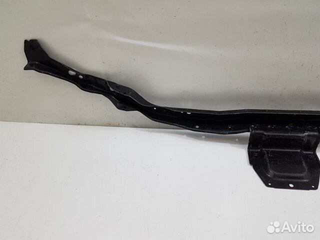 Суппорт радиатора верхний Nissan Primera P12