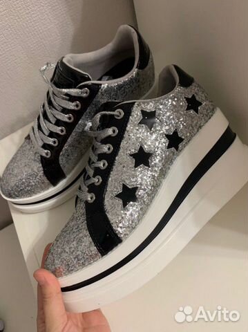 Сникеры на танкетке новые Guess