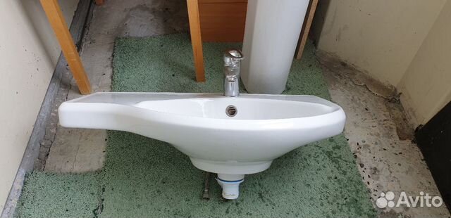 Раковина с зеркалом в ванную