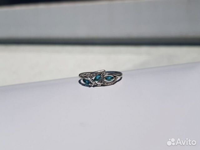 Серебряное колечко с камушками Серебряное колечко с камушками
