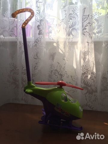 Игрушка вертолёт каталка