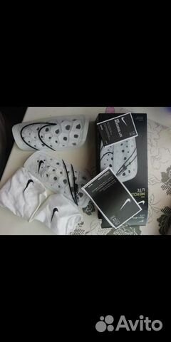 Футбольные щитки Nike Mercurial Lite Футбольные щитки Nike Mercurial Lite
