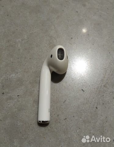 Правый наушник AirPods 1 поколения