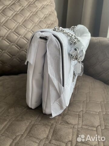 Сумка белая Guess новая Сумка белая Guess новая