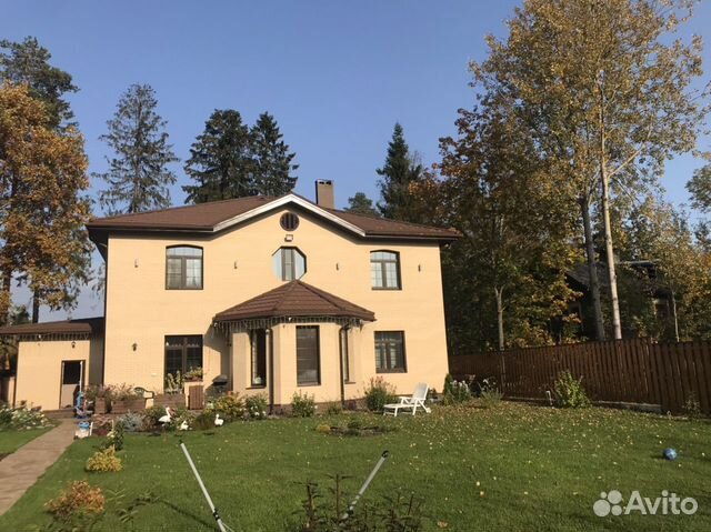 Коттедж 317 м² на участке 14 сот.