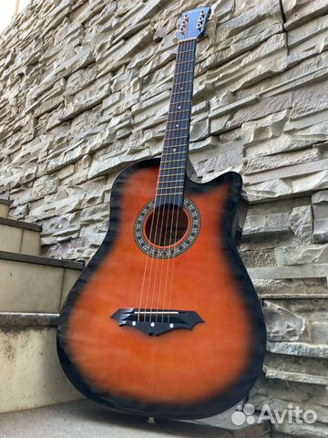 Новая акустическая гитара для обучения