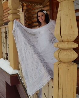 Платок пуховый (паутинка) 140х140