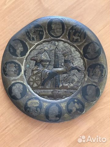 Настенная тарелка