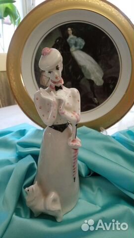 Статуэтки дама С собачкой, девочка В платочке