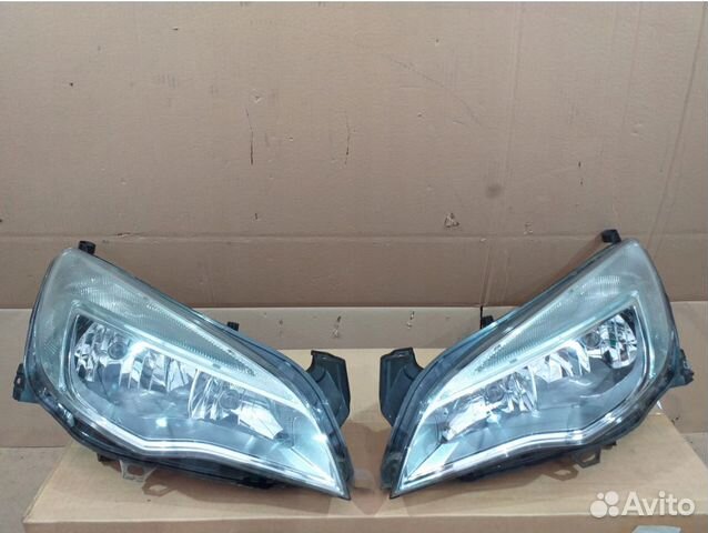Opel Astra J фара передняя правая 09-16