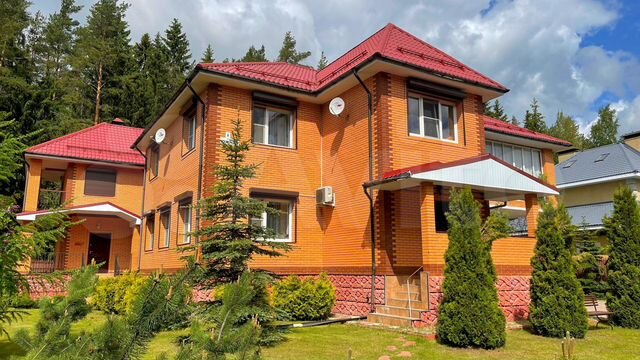 Дом 421,3 м² на участке 12 сот.