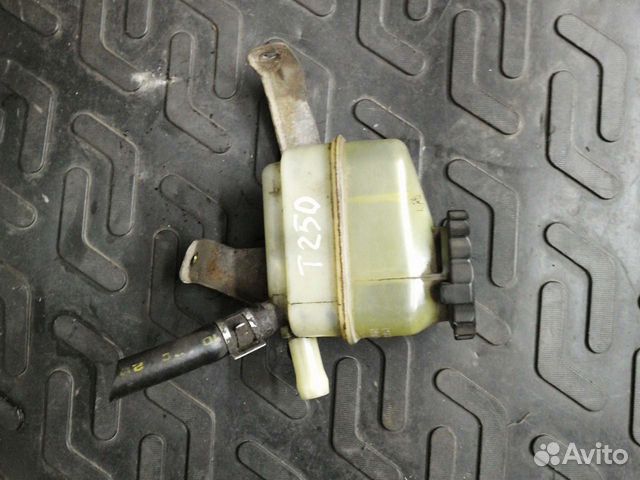 Бачок гур toyota avensis 2 1az fse 2.0