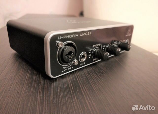 Звуковая карта behringer umc22