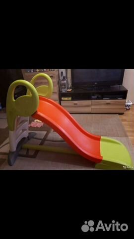 Много фирменных игрушек