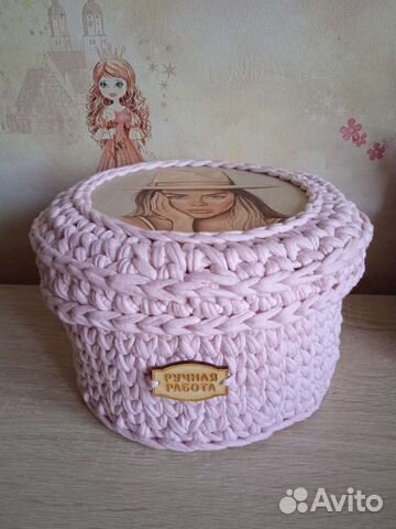 Вязаная корзинка ручной работы
