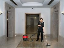 Уборщик производственных и служебных помещений. Клининг аэропорт. Клининг в бизнес центрах. Уборщица в туалете. Уборка общественных мест.