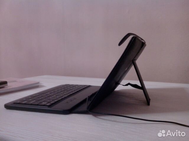 Клавиатура и кожаный футляр