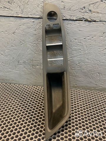 Накладка кнопок стеклоподъемника передняя левая