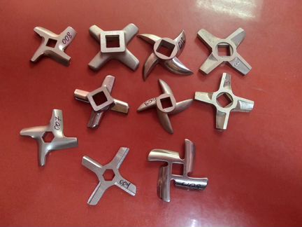 Нож и решетки для мясорубки.новые.магазин