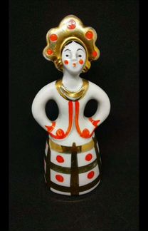 Фарфоровая статуэтка девушка в кокошние СССР